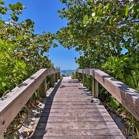 Updated Dtwn Naples Condo Across From Beach! Exterior photo