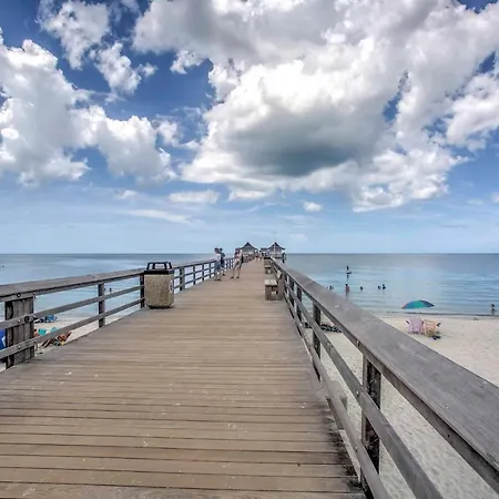 Updated Dtwn Naples Condo Across From Beach! Exterior photo