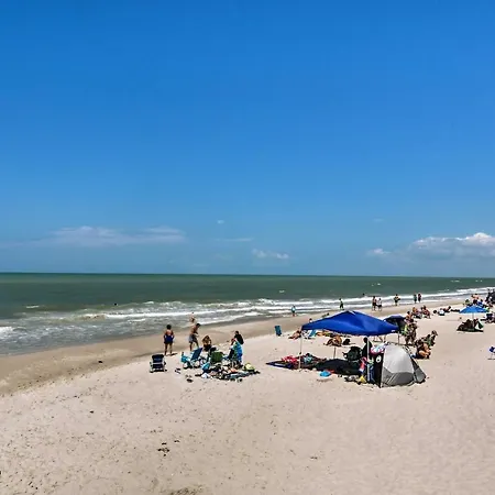 Updated Dtwn Naples Condo Across From Beach! Exterior photo